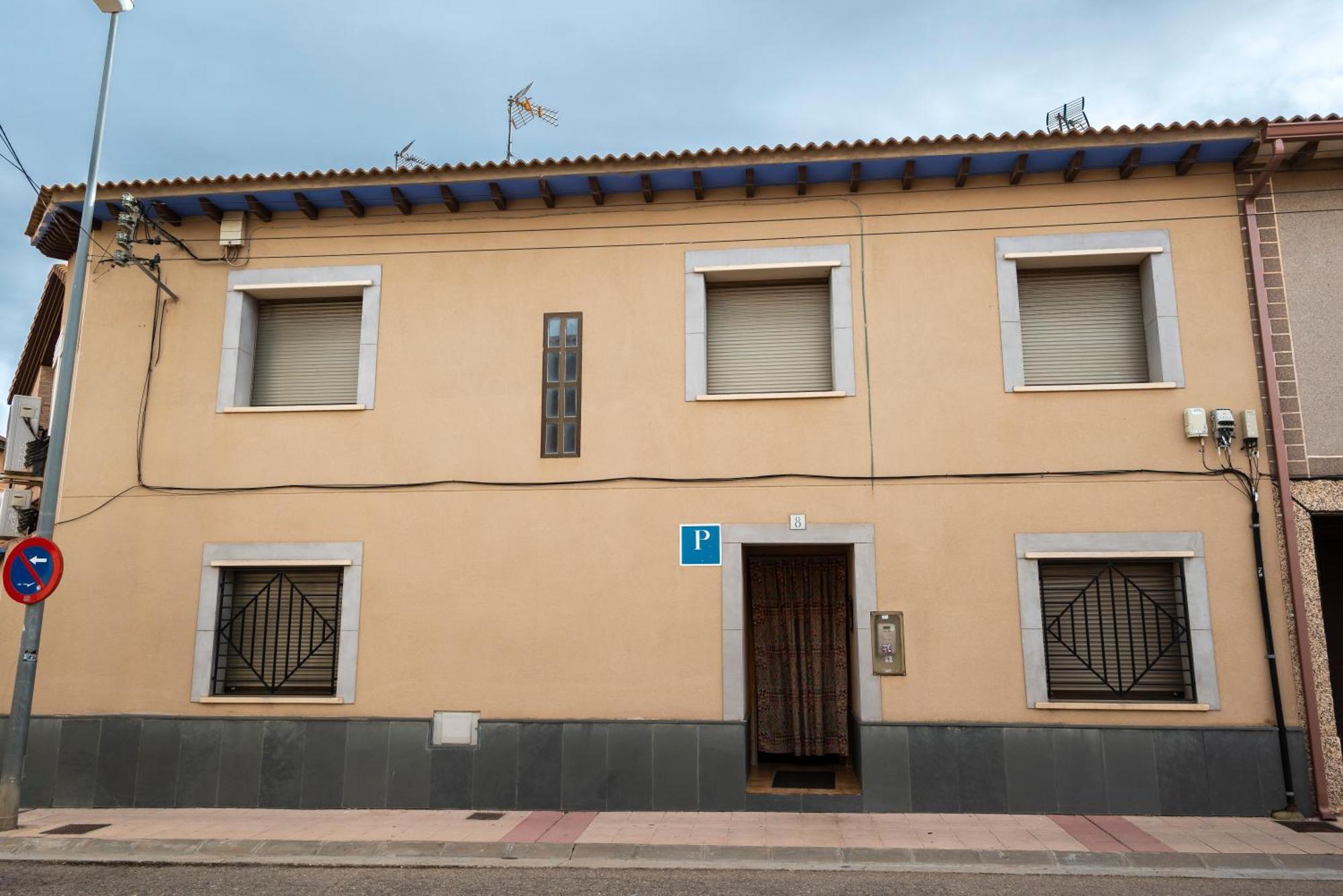 Pension Discoves Pinseque Buitenkant foto